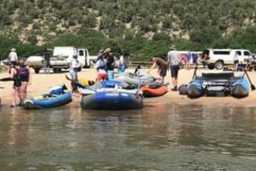 a small boat in a body of water